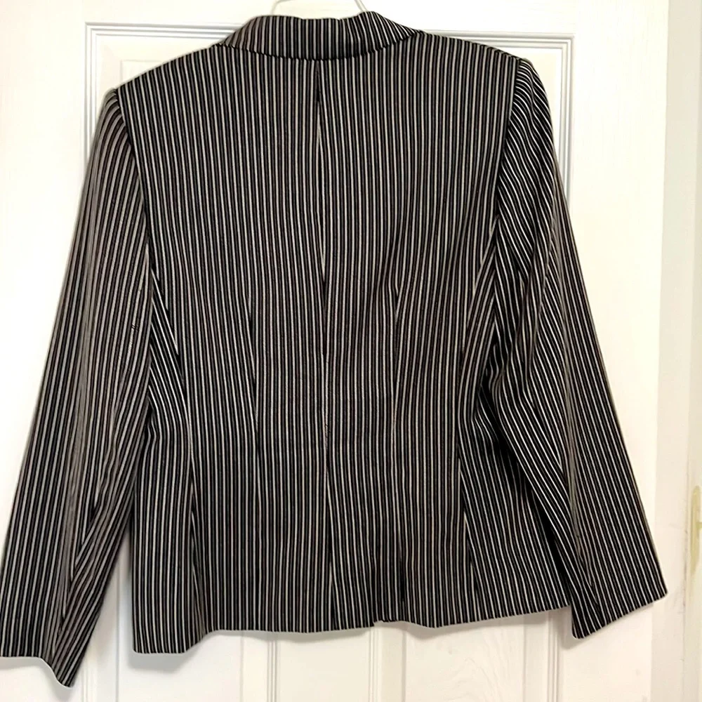Kasper blazer, black and white striped, size 12 - Picture 2 of 3